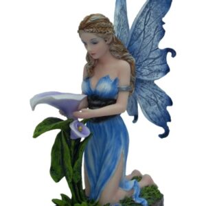Fée bleue à genoux avec arum violet - 16cm