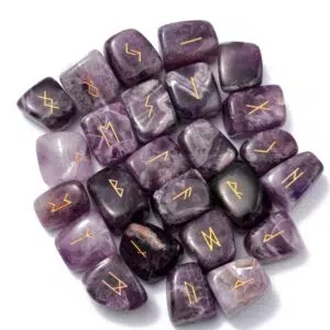 Runes divinatoires en améthyste