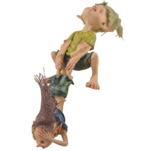 Lutins se tirant par les pieds - 19cm