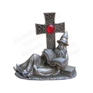 Magicien allongé lisant au pied d'une croix (étain) - 8 cm