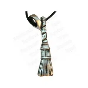 Pendentif : Balai de sorcière (étain, sans nickel)
