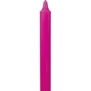 Bougie rose vif teintée dans la masse.