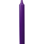 Bougie violette teintée dans la masse