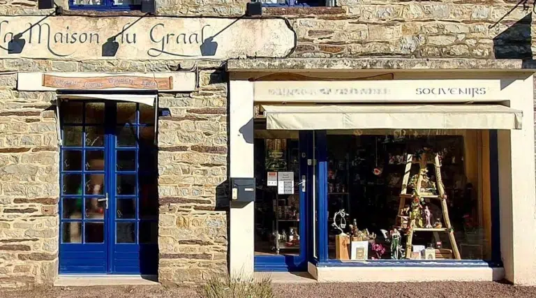 Façade de la boutique de La Maison du Graal.