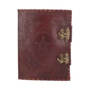 Grimoire en cuir marron pentagramme avec fermoirs.
