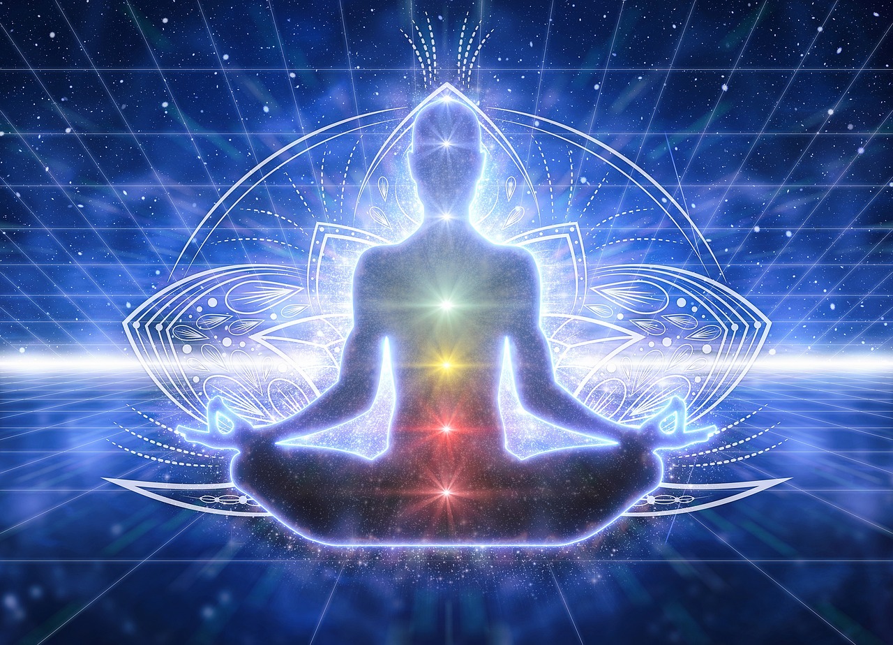Silhouette avec chakras et énergie.